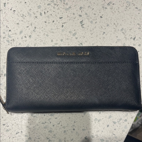 Michael Kors Black Zip-Around Wallet - Picture 1 of 3